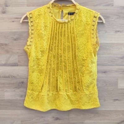 Blusa encaje mostaza